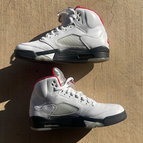 Air Jordan 5 Retro “Fire Red” 2020 - Picture 2 of 5